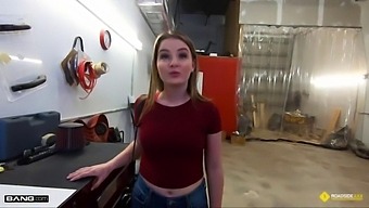 Sexy Blonde With Big Boobs Gets A Blowjob From Mechanic In Exchange For Services