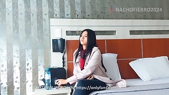 Prvýkrát Tínedžerka (18+) Dostane Tvár Pokrytú Spermou