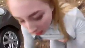 Секс Среща На Открито С Блондинка На Публично Място