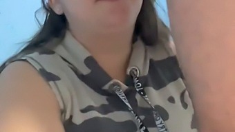 Zadok Slúžky Sa Po Horúcom Stretnutí Zdvihne