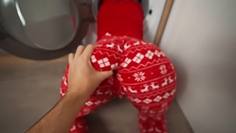 Nevlastná Mama Je V Pasci, Pov Creampie Vianočný Darček
