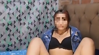 Δάσκαλος Προσφέρει Βαθμό Για Σεξουαλικές Χάρες