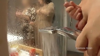Nevlastná Matka Ma Prichytila, Ako Si Robím Dobre V Kúpeľni: Rodinné Tajomstvo.